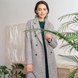 женское пальто с пуговицами